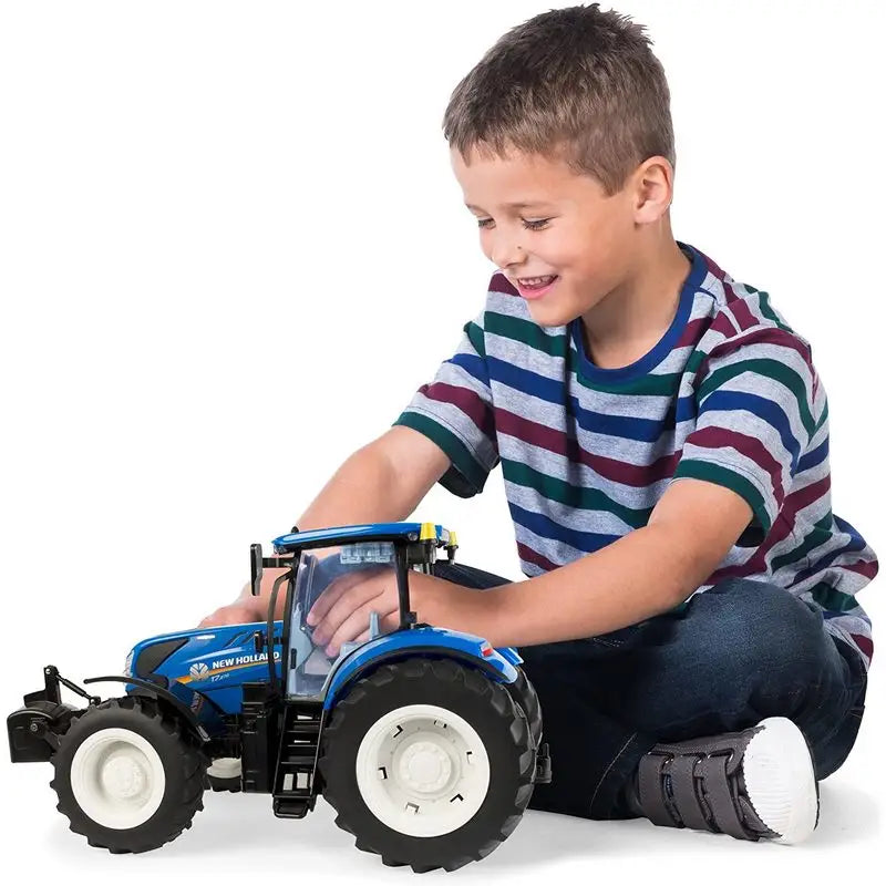 Britains New Holland T7.270 Tractor (1 Blue Power) 1:32