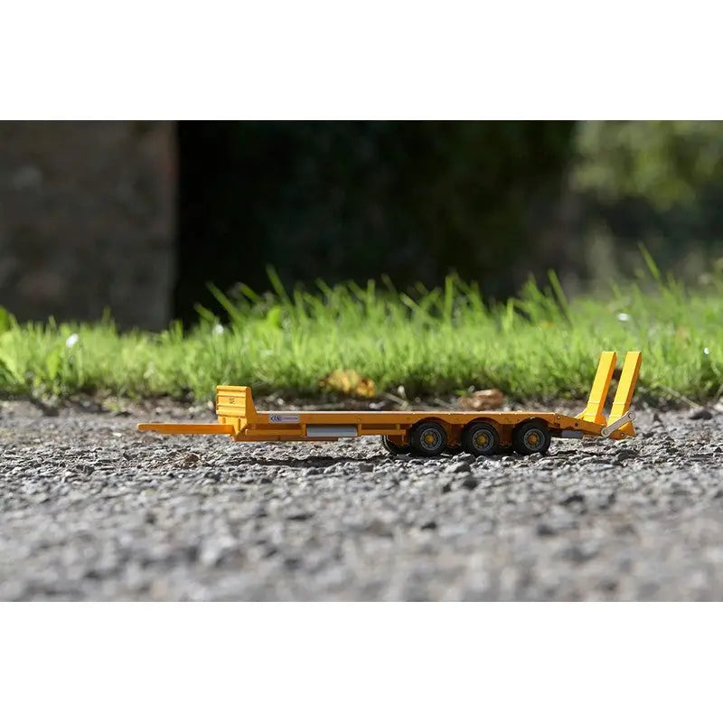 Britains Kane Low Loader Yellow 1:32 Scale - Toys