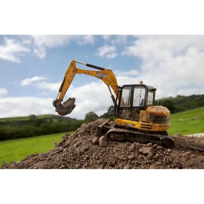 Britain’s Muddy JCB Midi Excavator 1:32 Scale - Toys