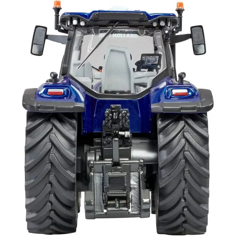 Britains New Holland T7.33 Blue Power Tractor 1:32 Scale -