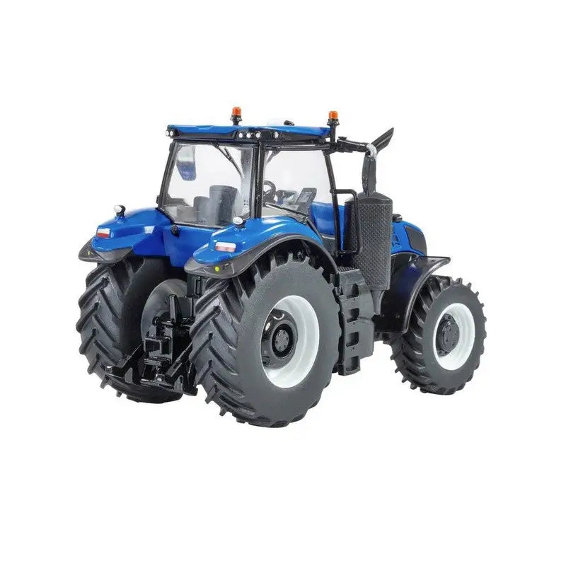 Britains New Holland T8 Genesis Tractor 1:32 Scale - Toys