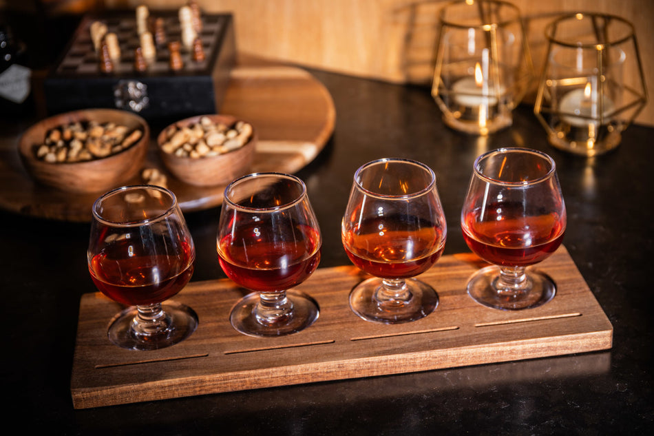 BarCraft Wooden Tasting Paddle 34cm with Set of 4 Glasses, 150ml