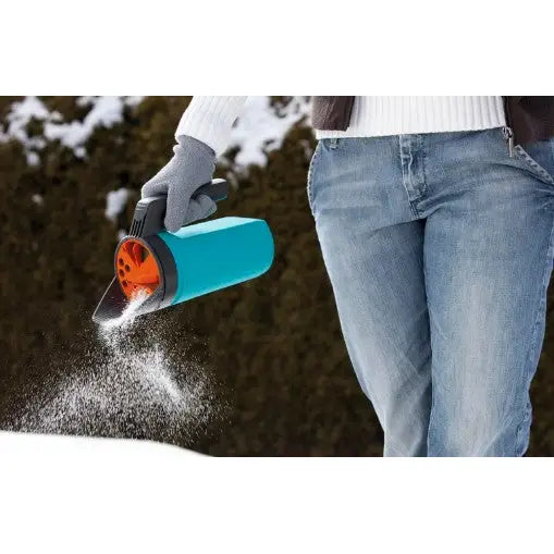 Gardena Small Caster For Distributing Sand Road Salt & Grit