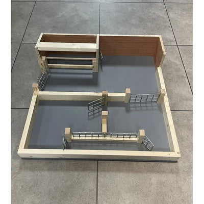 GF Farm Medium Cattle Shed & Crush 1:32 Scale - 600 x 600mm