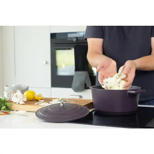 MasterClass Cast Aluminium Casserole Dish Purple - Giftware