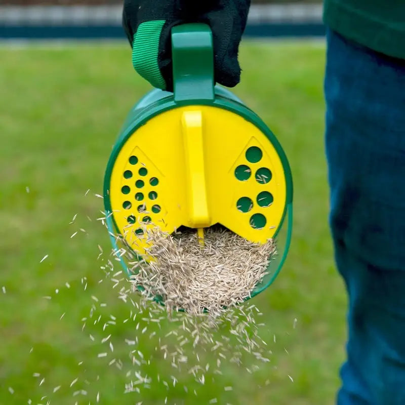 Miracle-Gro Compact Spreader for Seeding and Feeding